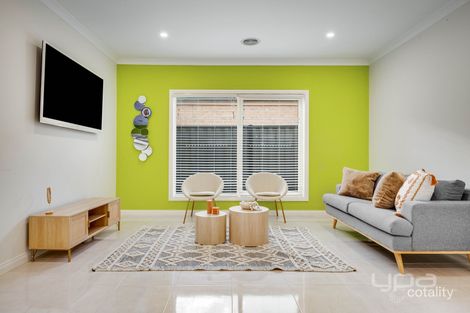 Property photo of 28 Villandry Street Roxburgh Park VIC 3064