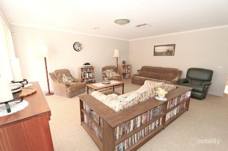 Property photo of 5 Cromwell Close Melton South VIC 3338
