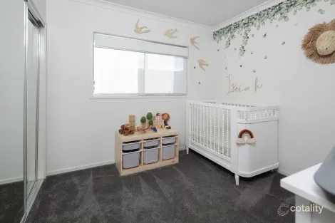 Property photo of 15 Dapple Crescent Clyde North VIC 3978