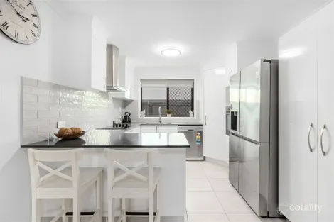 Property photo of 2 Waterside Way Eli Waters QLD 4655