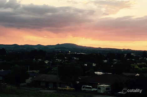 Property photo of 4 Mount Lindsay Drive Orange NSW 2800