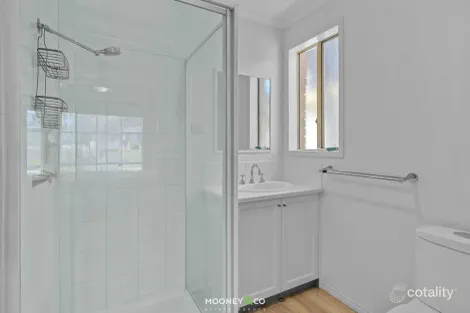 Property photo of 21 Hamilton Drive Cranbourne North VIC 3977