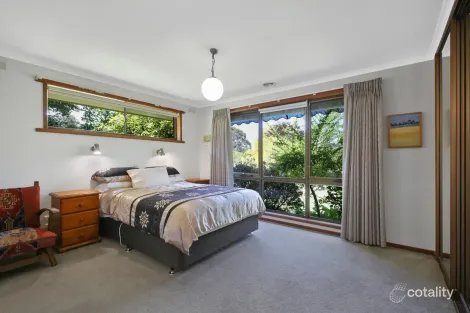 Property photo of 7 Pine Grove Warragul VIC 3820