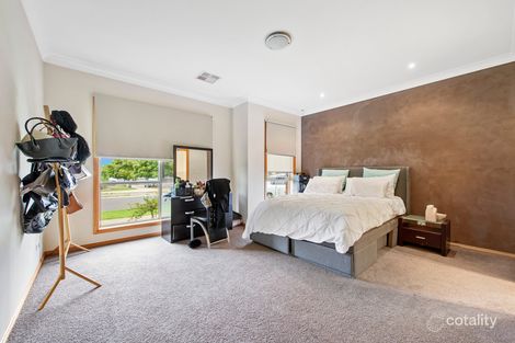 Property photo of 6 Hascombe Drive Caroline Springs VIC 3023