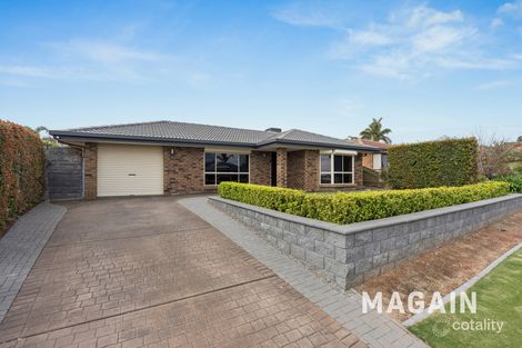 9 Oakhill Cres, Morphett Vale, SA 5162