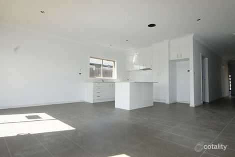 Property photo of 1/167 Riversdale Drive Tarneit VIC 3029