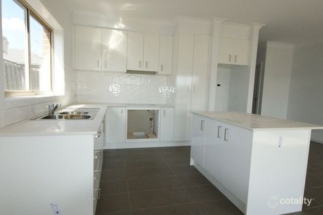 Property photo of 1/167 Riversdale Drive Tarneit VIC 3029