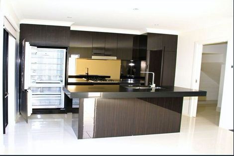 Property photo of 22 Amaryn Court Springvale VIC 3171