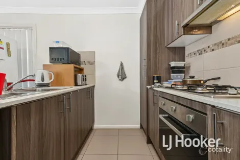 Property photo of 12/34 Sir Thomas Drive Pakenham VIC 3810