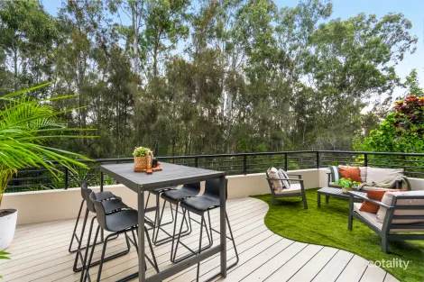 2/1 Great Hall Dr, Miami, QLD 4220