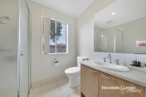 Property photo of 15 Marlin Crescent Point Cook VIC 3030