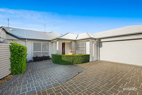 Property photo of 2/458 Mackenzie Street Middle Ridge QLD 4350