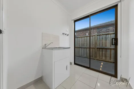 Property photo of 3 Puckle Avenue Mickleham VIC 3064