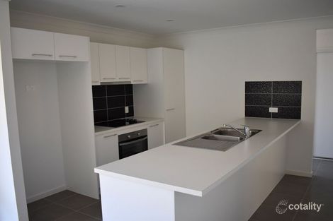Property photo of 76 Napier Circuit Silkstone QLD 4304