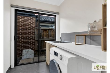 Property photo of 85 Castillo Avenue Clyde North VIC 3978