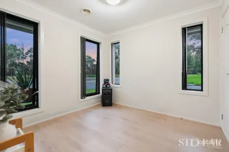 Property photo of 1 Central Avenue Pakenham VIC 3810
