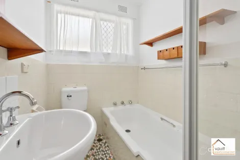 Property photo of 2/13 Pine Crescent Coniston NSW 2500