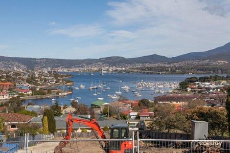 Property photo of 52 Malunna Road Lindisfarne TAS 7015