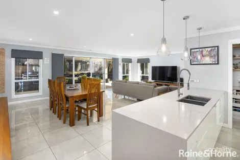 Property photo of 18 Cunjegong Loop Gobbagombalin NSW 2650