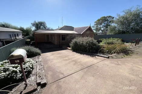 19 WILLIAM ST, CLARE, SA 5453