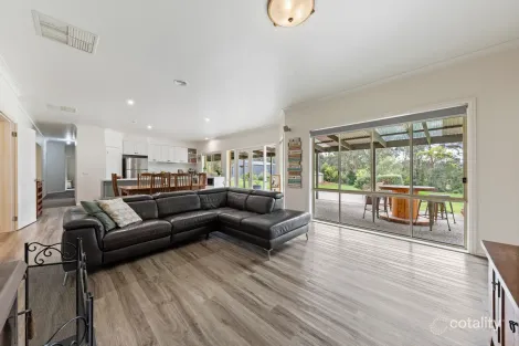 Property photo of 4 Hague Court Drouin VIC 3818