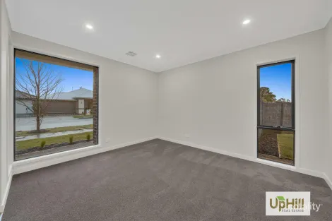 Property photo of 12 Copabella Circuit Clyde North VIC 3978