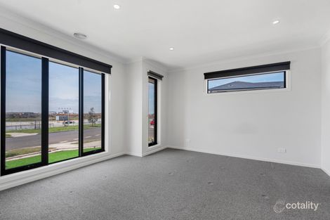 Property photo of 33 Eaglemont Way Werribee VIC 3030