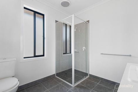 Property photo of 33 Eaglemont Way Werribee VIC 3030