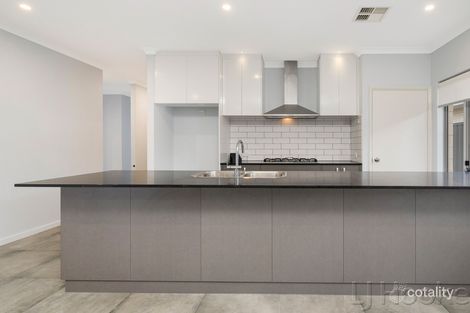 Property photo of 7 Topiary Avenue Piara Waters WA 6112