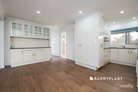 Property photo of 2 Opal Court Narre Warren VIC 3805