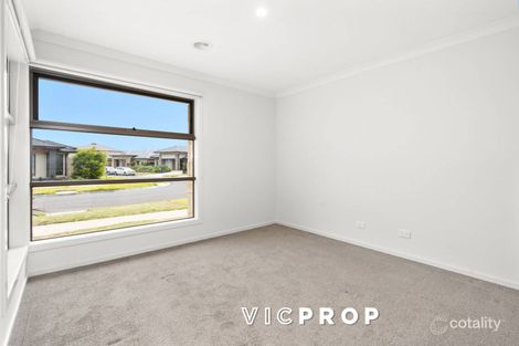 Property photo of 34 Aspera Drive Werribee VIC 3030