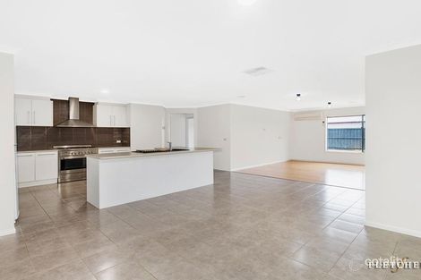 Property photo of 15 Broadleaf Way Cranbourne VIC 3977