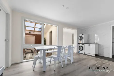 Property photo of 36 Coventry Crescent Mill Park VIC 3082