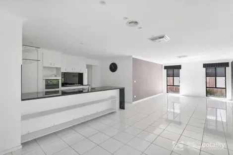 Property photo of 15 Split Rock Drive Brookfield VIC 3338