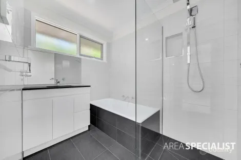 Property photo of 113 Waverley Park Drive Cranbourne North VIC 3977