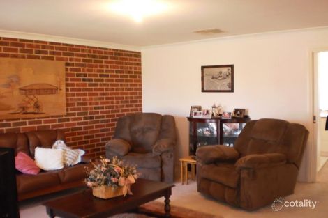 Property photo of 2 Privett Place Lavington NSW 2641