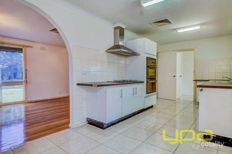 Property photo of 5 Banksia Place Melton West VIC 3337
