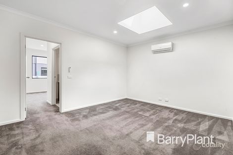 Property photo of 6 Demartini Close Mooroolbark VIC 3138