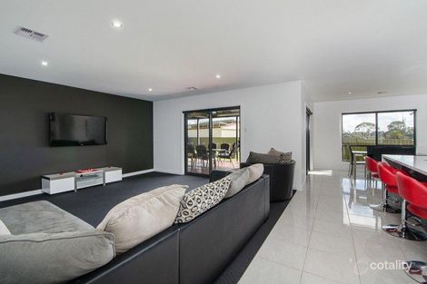 Property photo of 11 King Grove Mount Gambier SA 5290