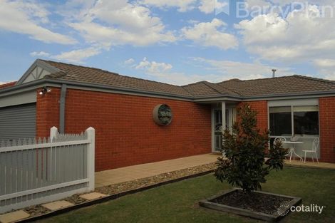 Property photo of 7 Greenmantle Close Cranbourne West VIC 3977