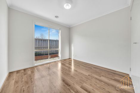 Property photo of 17 Elmsford Crescent Cranbourne West VIC 3977