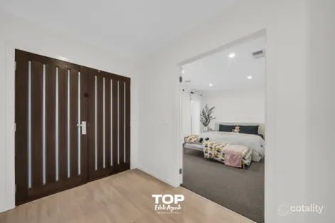 Property photo of 26 Langshan Road Clyde North VIC 3978