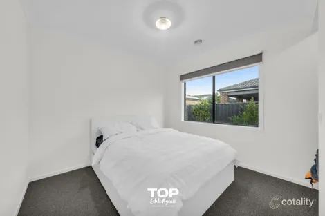 Property photo of 26 Langshan Road Clyde North VIC 3978