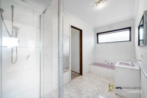 Property photo of 21 Throsby Crescent Deer Park VIC 3023