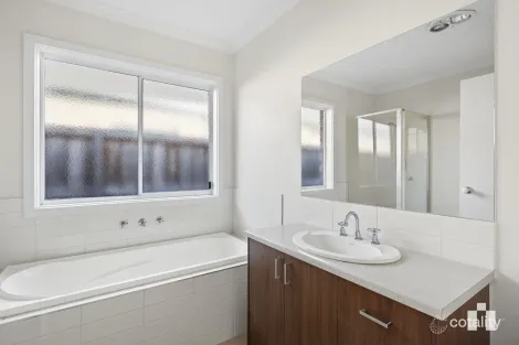 Property photo of 15 Jezwing Avenue South Morang VIC 3752