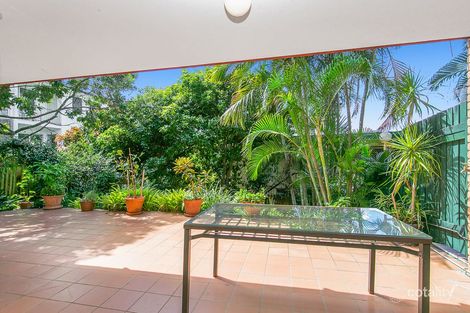 Property photo of 2/26 Raven Street St Lucia QLD 4067