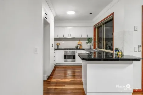 Property photo of 31 Kirra Place Carindale QLD 4152