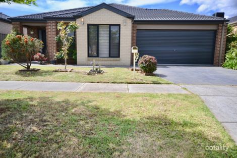 Property photo of 16 Beagle Street Cranbourne East VIC 3977