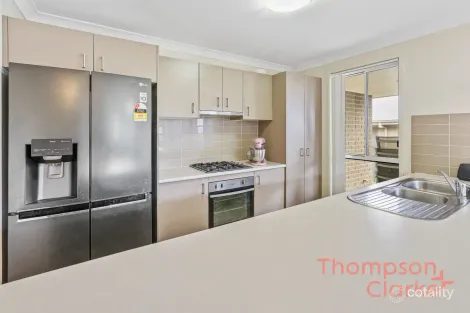 Property photo of 30 Diamond Circuit Rutherford NSW 2320