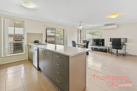 Property photo of 30 Diamond Circuit Rutherford NSW 2320
